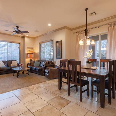 D5-Coral Springs Poolside-Ground Floor 3-Bedroom Hillside View Hurricane Room photo