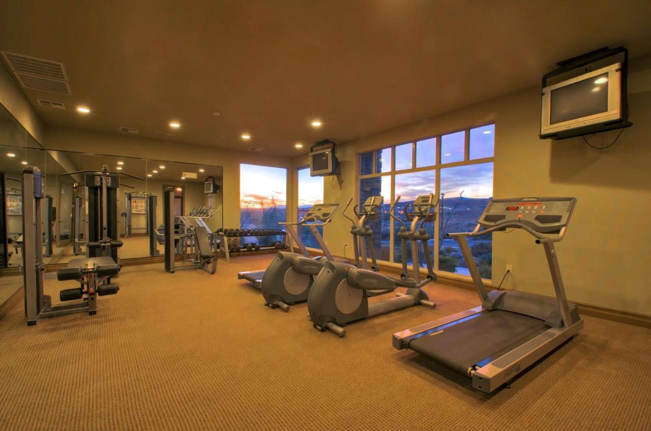 D5-Coral Springs Poolside-Ground Floor 3-Bedroom Hillside View Hurricane Room photo